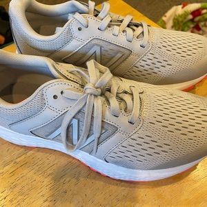 New barely worn New Balance athletic shoes, size 7. Grey/white
